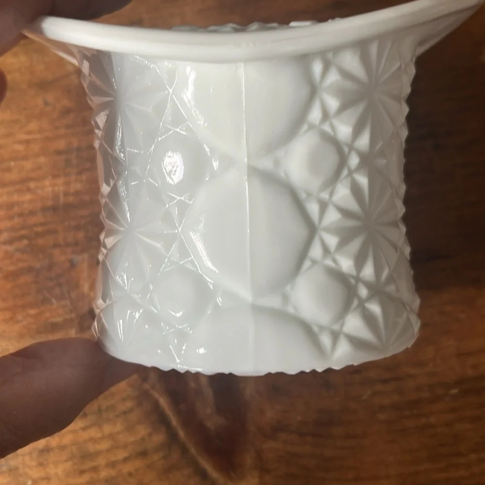 Vintage 1960's Fenton Daisy & Button Milk Glass Top Hat Planter Vase